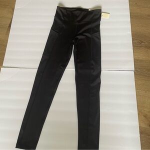 Women’s NWTAreo flex leggings, high rise ankle. New with tags. Size small. Black